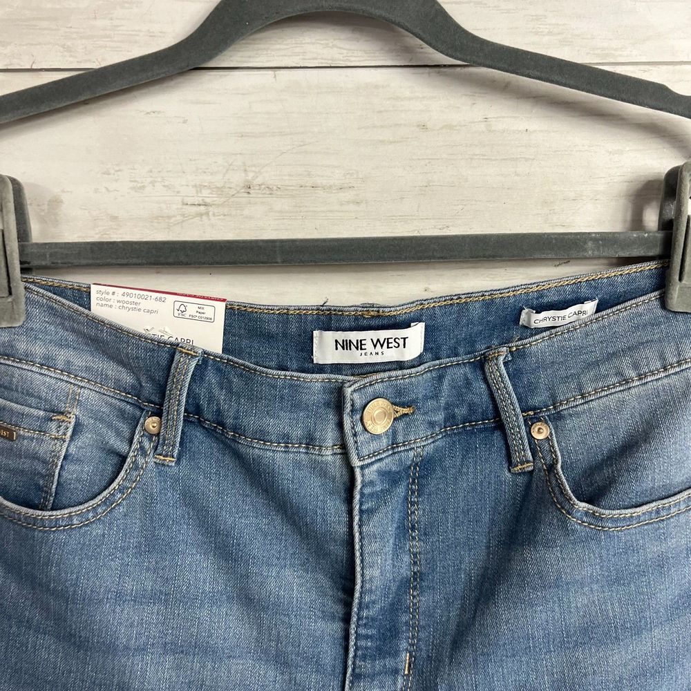 Nine West Chrystie Capri Light Wash Jeans - Picture 4 of 4
